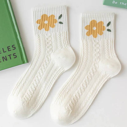 White Textured - Daisy Flower Socks